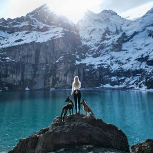 lisa_and_mountains
