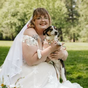 Lacy, pet sitter in Richland
