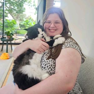 Roslyn, pet sitter in Sydney