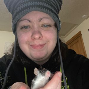 Evelyn, pet sitter in Tigard